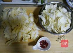 醋溜白菜的做法图解1
