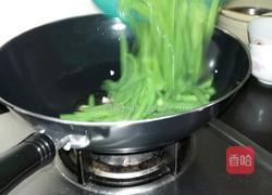 大蒜炒半熟四季豆的做法图解4
