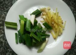 小鲫鱼焖萝卜的做法图解3