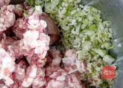 酸菜肉馅饺子的做法图解4