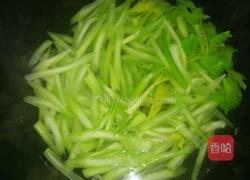 芹菜炒豆干的做法图解4