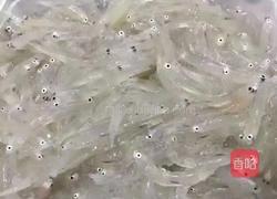 银鱼煎蛋的做法图解1