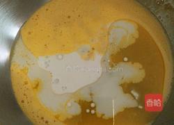 八寸戚风蛋糕的做法图解3