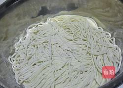 蔬菜炒面的做法图解1