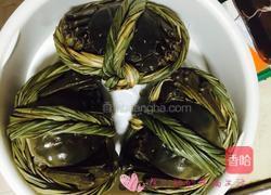 水煮大闸蟹的做法图解1