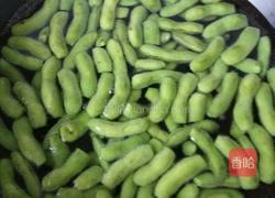 盐水毛豆的做法图解1