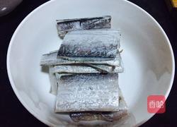 炸带鱼的做法图解1