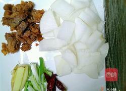 酥肉萝卜炖粉条的做法图解1