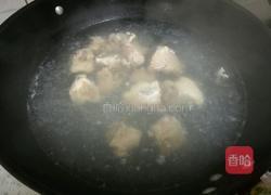 莲藕煨排骨的做法图解1