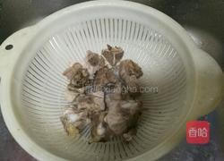 莲藕煨排骨的做法图解2