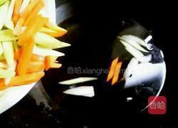 西芹炒腰果的做法图解8