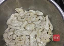 鱼香鸡丝蒜苗的做法图解4