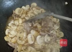 蘑菇炒肉的做法图解6