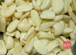 大蒜小炒肉的做法图解2