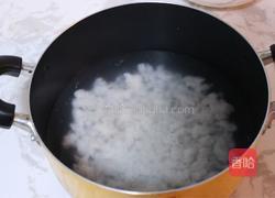 皮蛋瘦肉粥的做法图解1