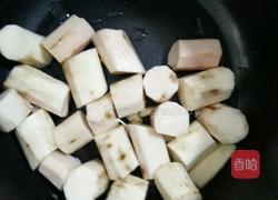淮山莲藕鸡脚汤的做法图解2