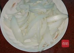 洋葱炒瘦肉的做法图解1