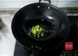榨菜炒饭的做法图解2