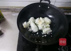 榨菜炒饭的做法图解3