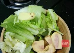 番薯芥菜猪肉咸蛋汤的做法图解1