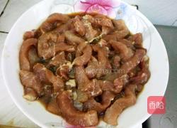 芹菜炒肉的做法图解1