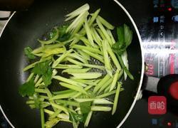 芹菜炒肉的做法图解3