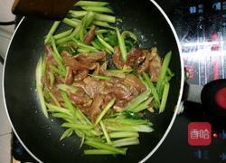 芹菜炒肉的做法图解4