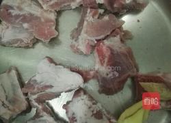 排骨烩芋头的做法图解1