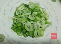 葱花炒鸡蛋的做法图解1