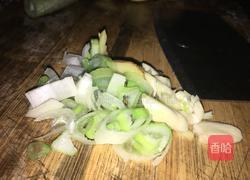 青椒炒蛋的做法图解1