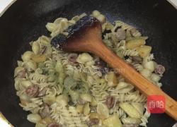 土豆香肠炒意大利面的做法图解9