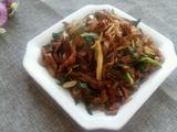 蒜苗粉条炒肉丝