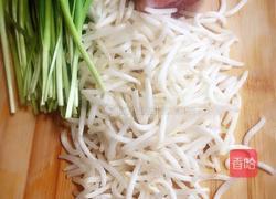 肉丝手掐菜的做法图解2