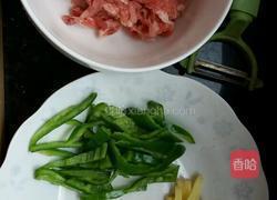 芹菜炒肉的做法图解1