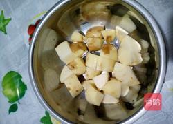 土豆木耳炖豆腐的做法图解2