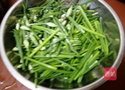 韭菜花炒腊肠的做法图解1