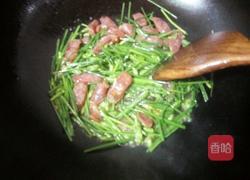 韭菜花炒腊肠的做法图解4