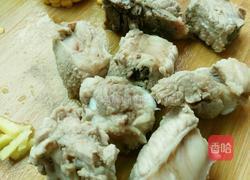 玉米烧排骨的做法图解1