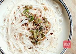 葱香红油拌面的做法图解11