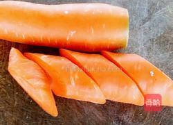 胡萝卜炒腊肉的做法图解2