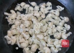 西红柿炒菜花的做法图解2