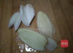 鸡爪白菜蘑菇豆腐汤的做法图解3