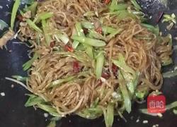 芹菜肉丝炒粉条的做法图解6