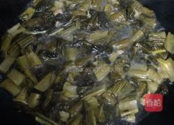 酸菜炒猪红的做法图解4