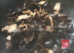 猪舌炒木耳的做法图解5