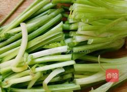 油闷尖椒土豆的做法图解2
