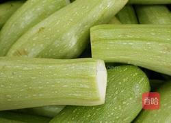 炒小南瓜的做法图解1