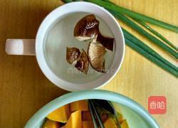 鸡肉南瓜冬菇蒸饭的做法图解1