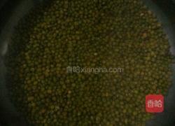 家常绿豆包的做法图解1