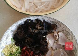 莲菜炒肉的做法图解1